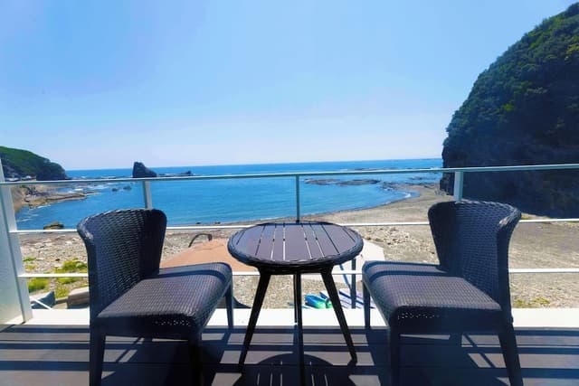 (Exclusive One-Group-Per-Day) Oceanfront Private Villa (Annex + Main Building Twin Rooms)Non Smoking