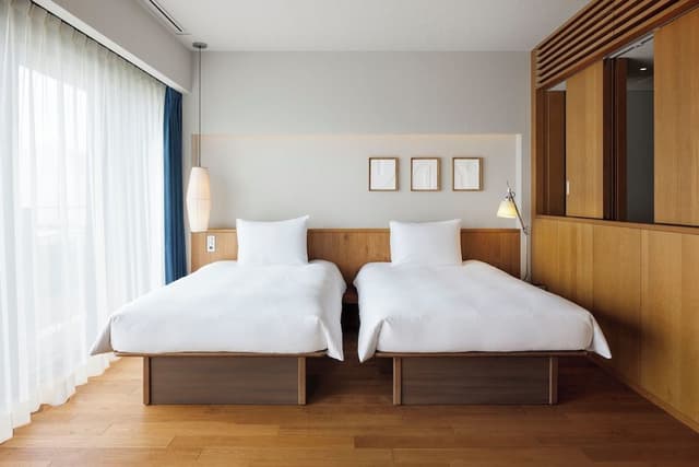Club Balcony Twin (with Lounge Access, Free Minibar, High Floor)