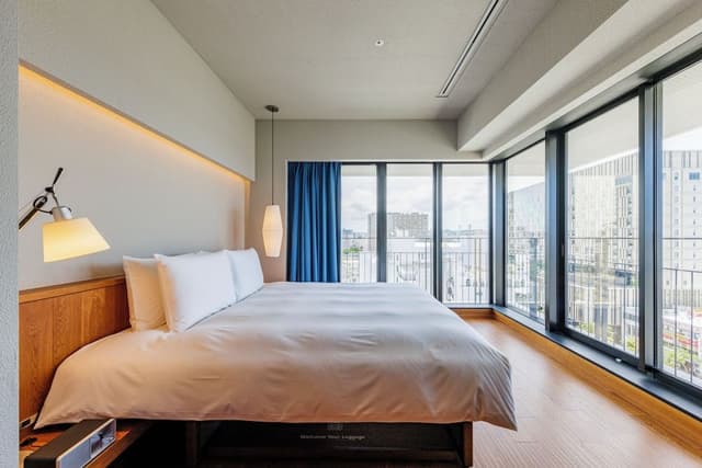Club Corner King (with Lounge Access, Free Minibar, High Floor)