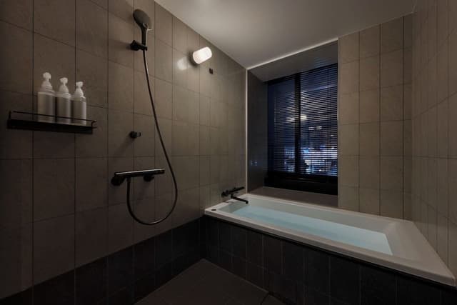 Club Corner King (with Lounge Access, Free Minibar, High Floor)