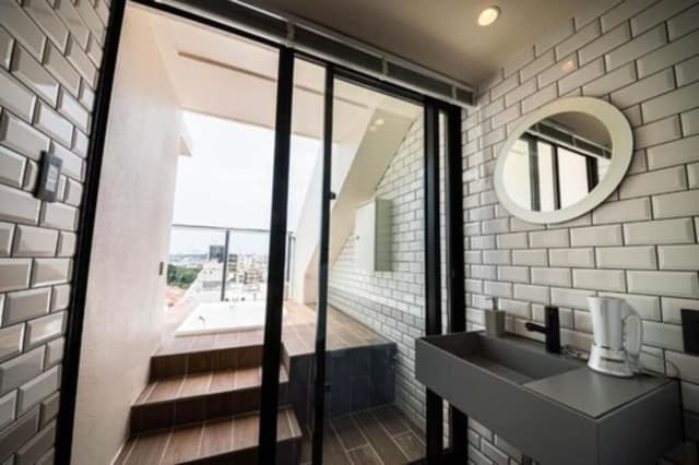 Suite Room with Balcony and Jetted Tab, Non Smoking