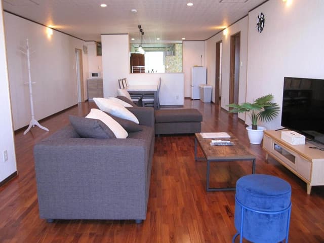Deluxe Room, 2 Bedrooms, Non Smoking, Partial Ocean View (202)