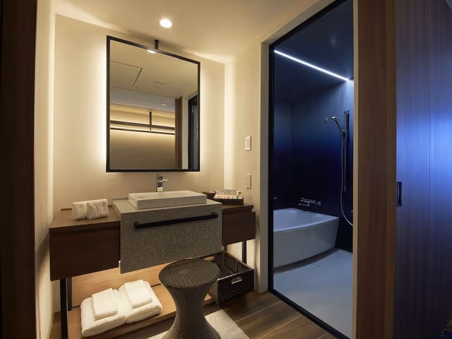 Deluxe Twin Room, Non Smoking (With Club Pool & Lounge Access)