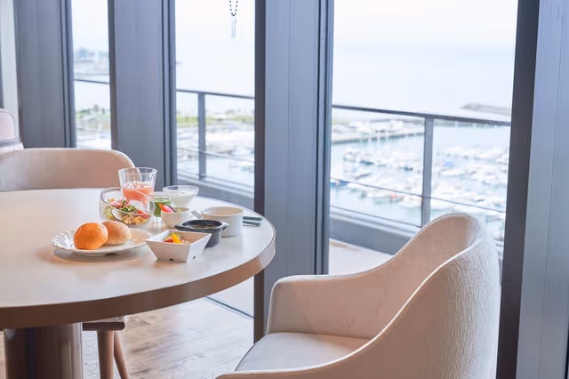 Deluxe Twin Room, Non Smoking (With Club Pool & Lounge Access)