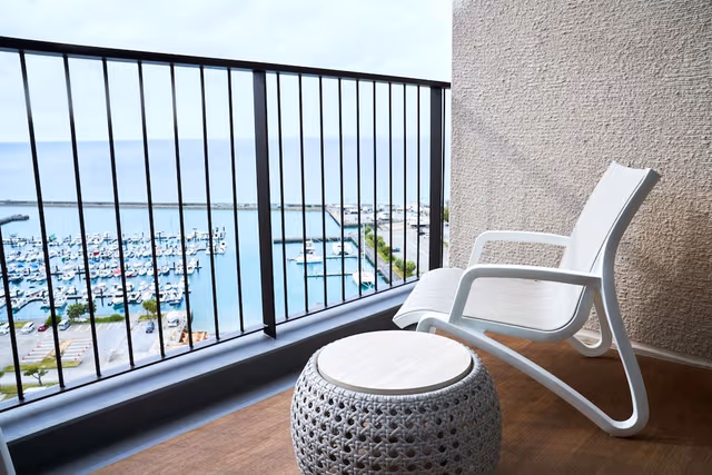Deluxe Twin Room, Non Smoking (With Club Pool & Lounge Access)