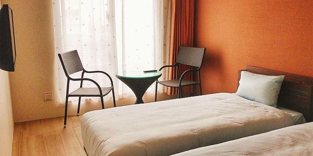 Twin Room, Non Smoking (C)