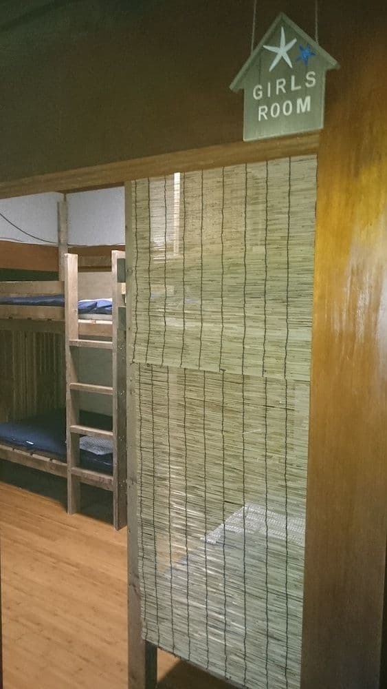 Shared Dormitory, Women only