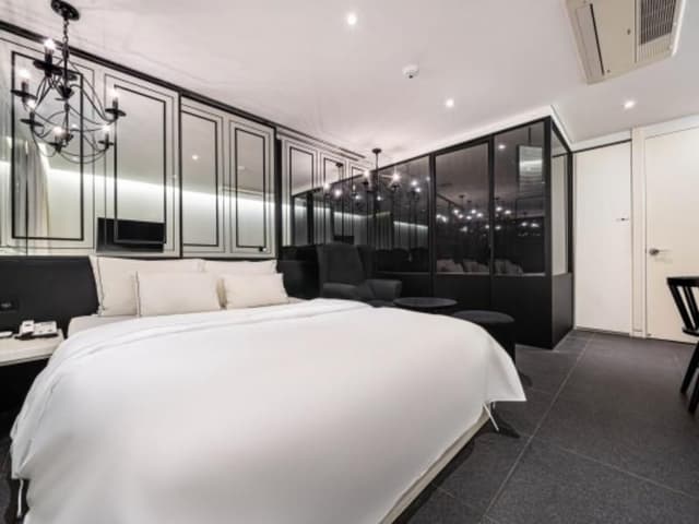 Deluxe - Check-In Mon-Thu 6 PM, Fri-Sat 10 PM, Sun 7 PM