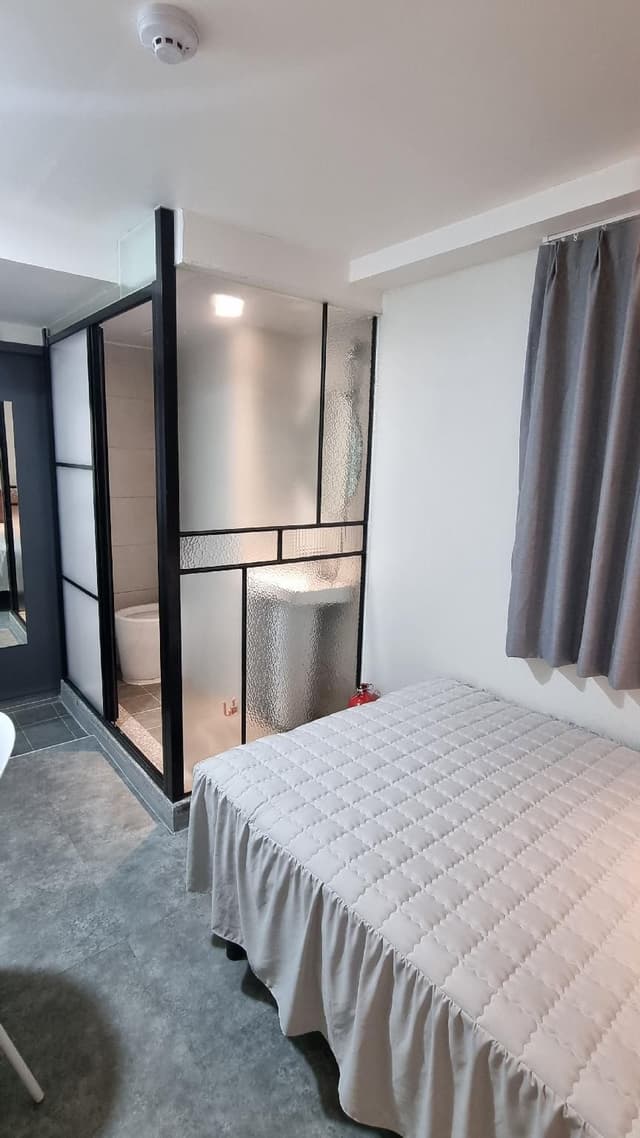 Single Large Room