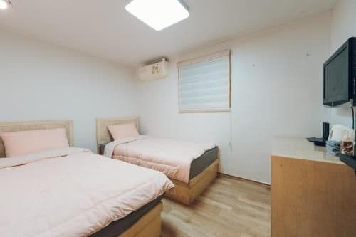 Guest Twin Room