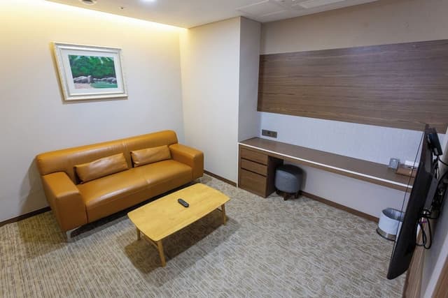 [Netflix-watching vacation] suite