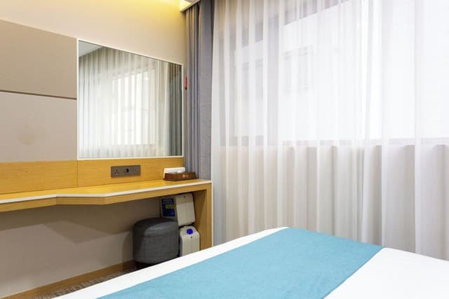 [Breakfast Package] Deluxe Twin + Breakfast Buffet for 2 (Free for 1 preschool child)