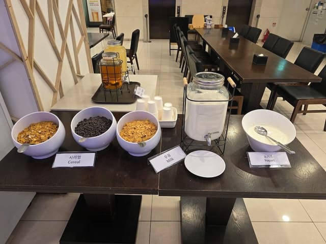 [Breakfast Package] Standard Twin + Breakfast Buffet for 2