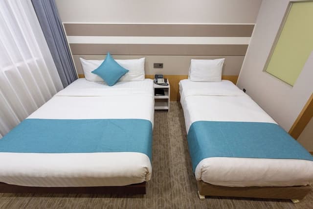 [Breakfast Package] Deluxe Twin + Breakfast Buffet for 2 (Free for 1 preschool child)