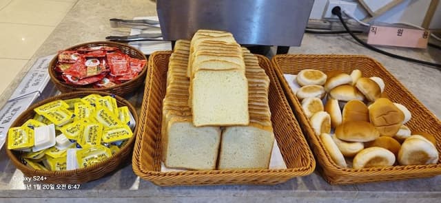 [Breakfast Package] Standard Twin + Breakfast Buffet for 2