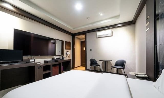 Standard Room (Check-In Weekday 5PM, Weekend 7PM)