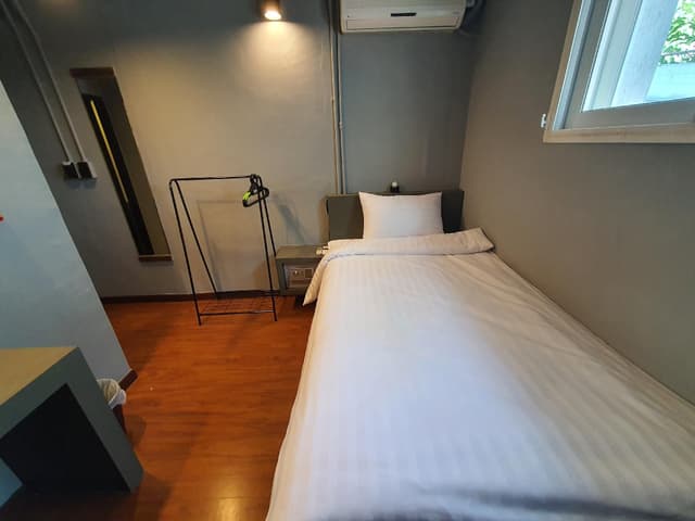 Single - Private Bathroom
