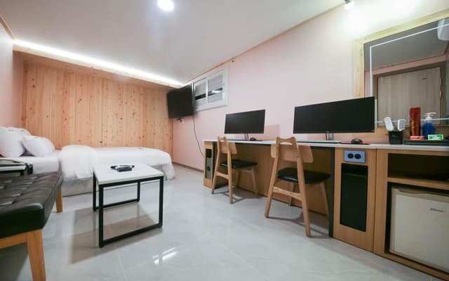 Special Room - 2 PCs Included