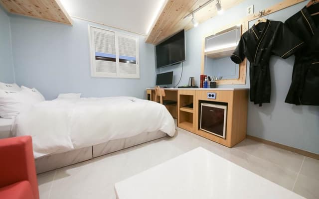 Standard Room - 1 PC included
