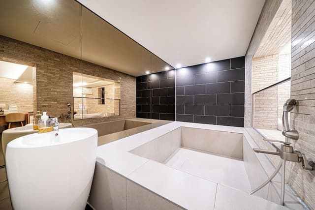 Family Suite, 1 Bedroom, Non Smoking, Private Bathroom