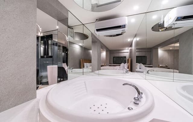 Deluxe Family Spa