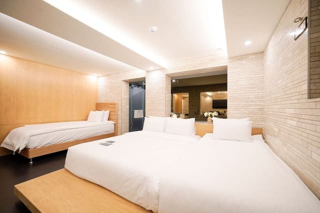 Family Suite, 1 Bedroom, Non Smoking, Private Bathroom