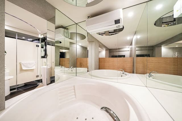 Deluxe Family Spa