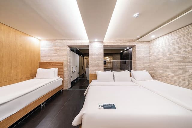 Family Suite, 1 Bedroom, Non Smoking, Private Bathroom