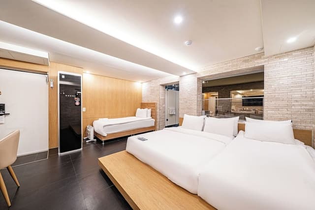 Family Suite, 1 Bedroom, Non Smoking, Private Bathroom