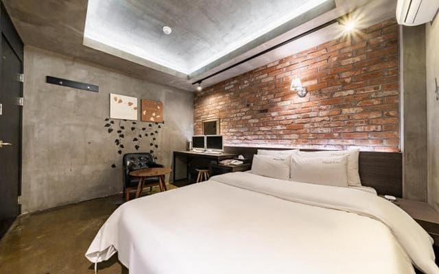 Deluxe Room - No Parking Included