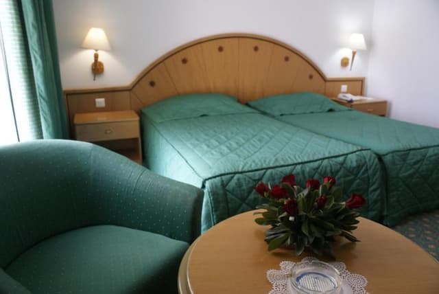 Double Room (1 Adult + 1 Child)