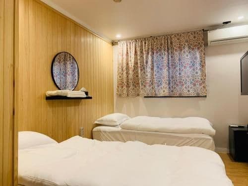 Deluxe Twin Room with Bathtub