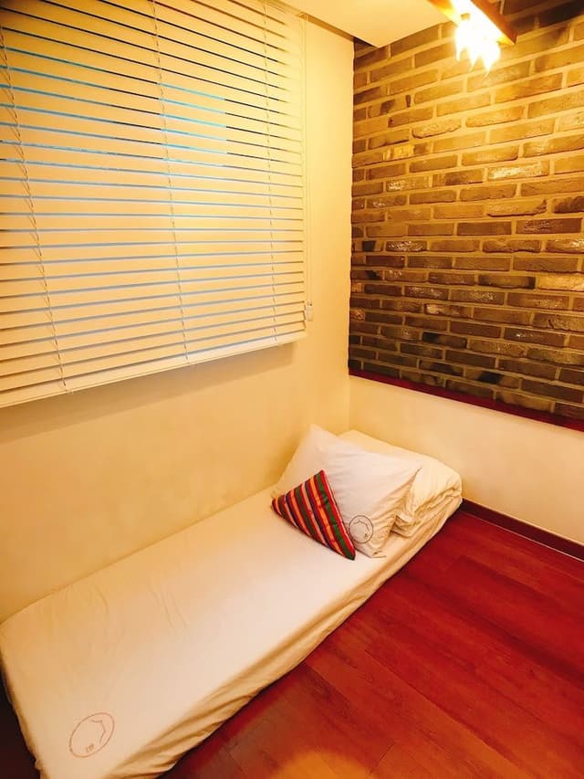 Single Room (#05)