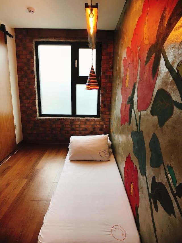 Twin Room (02, #02)