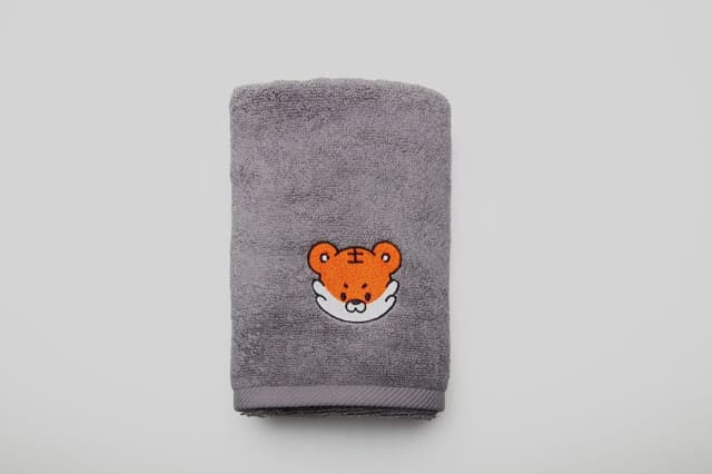 [VISIT KOREA GIVEAWAY PKG] Parlour Suite + K-souvenirs