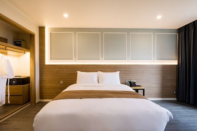 [VISIT KOREA GIVEAWAY PKG] Superior Double Room + K-souvenirs