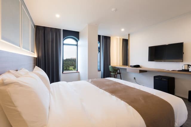 [VISIT KOREA GIVEAWAY PKG] Superior Double Room + K-souvenirs