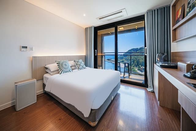 [Ocean View]Deluxe Double Room, Private Balcony, In-Room Minibar And Snack Bar (Free Daily)