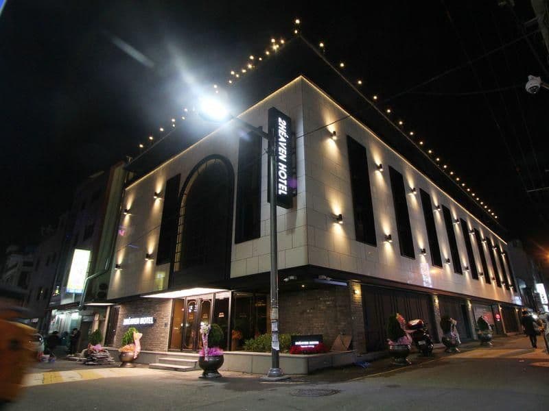 โรงแรมทู เฮฟเว่น นัมโป โรงแรมทู เฮฟเว่น นัมโป