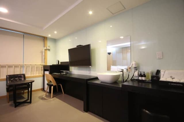 Premium Twin Room (9 PM Check-in when Paying Onsite)