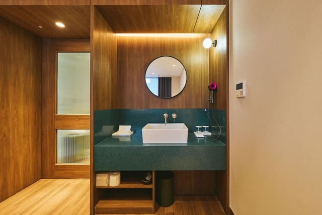 Basic Double Room (02)