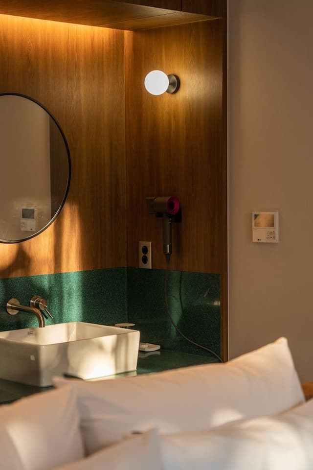 Basic Double Room (02)
