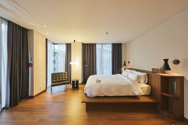 Basic Double Room (03)