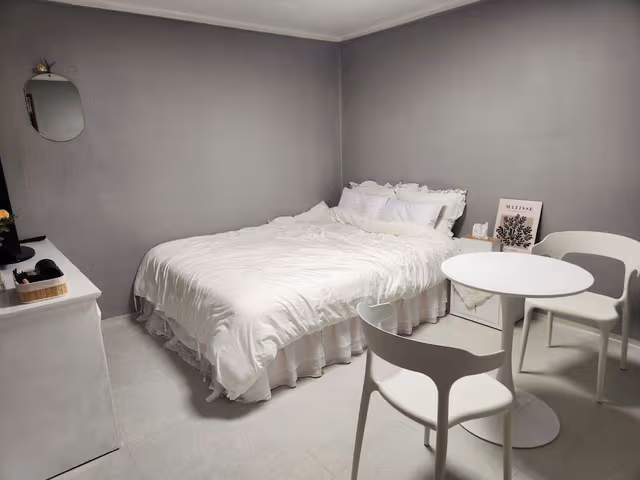 Deluxe Double Room, 1 Queen Bed, Non Smoking, Refrigerator & Microwave