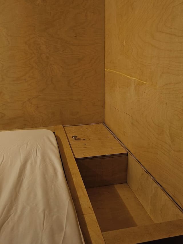 Male Dormitory - 1 Private Room in 4-Bed Capsule Room, Non-Smoking, Room 103