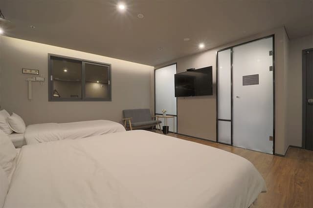 [Special Offer] Premium Room - Early Check in 12PM + Late check out 2PM