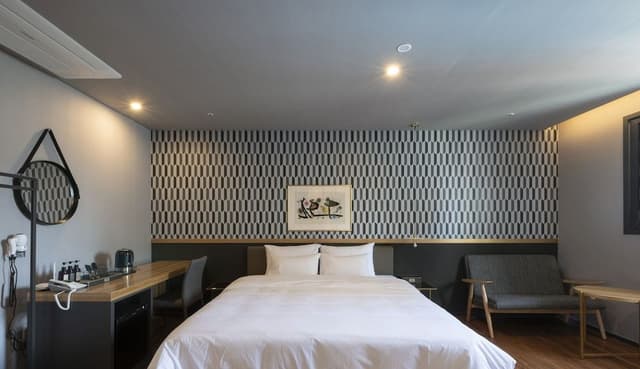[Special Offer] Premium Room - Early Check in 12PM + Late check out 2PM