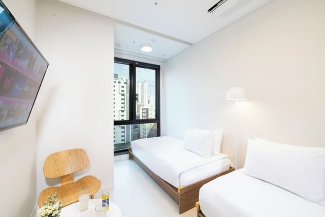 Twin Room, 2 Twin Beds, City View