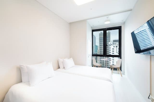 Twin Room, 2 Twin Beds, City View