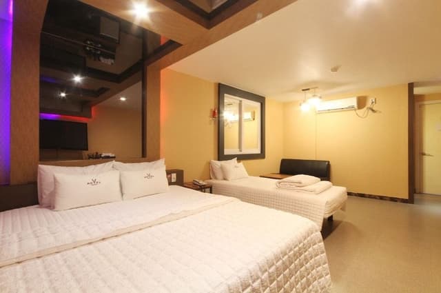 Family Twin Room